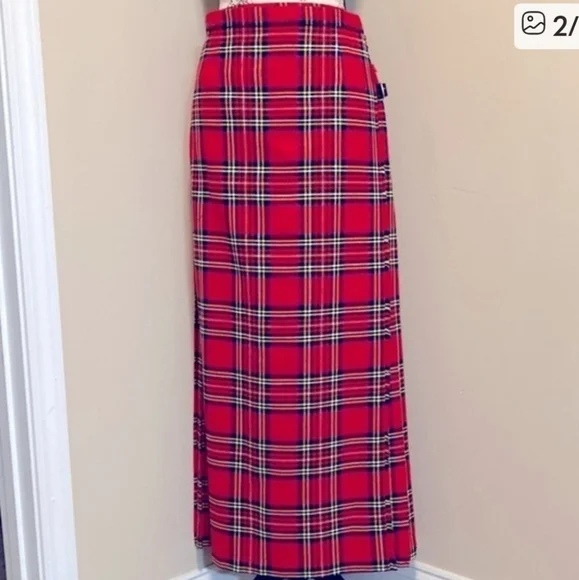 Borderglen Wool Wrap Wool Skirt Kilt in Red and Black Plaid - Picture 2 of 6